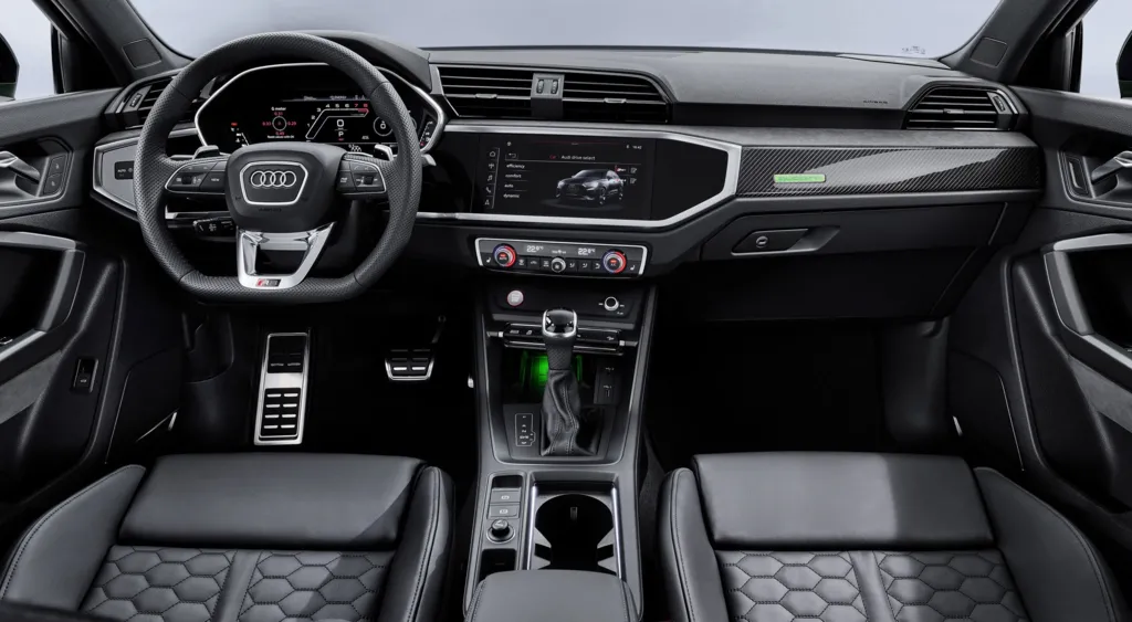 Audi RS Q3 Sportback interiér