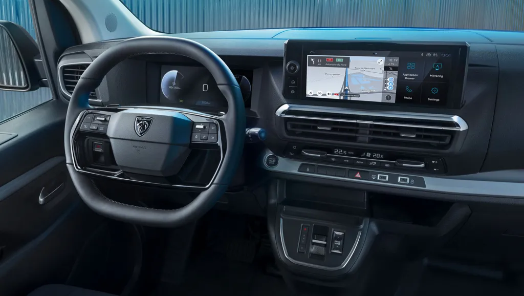 PEUGEOT_EXPERT_R_2023_BEV_ONSITE_MULTIMEDIA_TEASER_DESKTOP_2030x1146_1.jpg