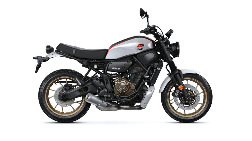 2022-Yamaha-XS700SCR-EU-Tech_Black-360-Degrees-031-03_Tablet