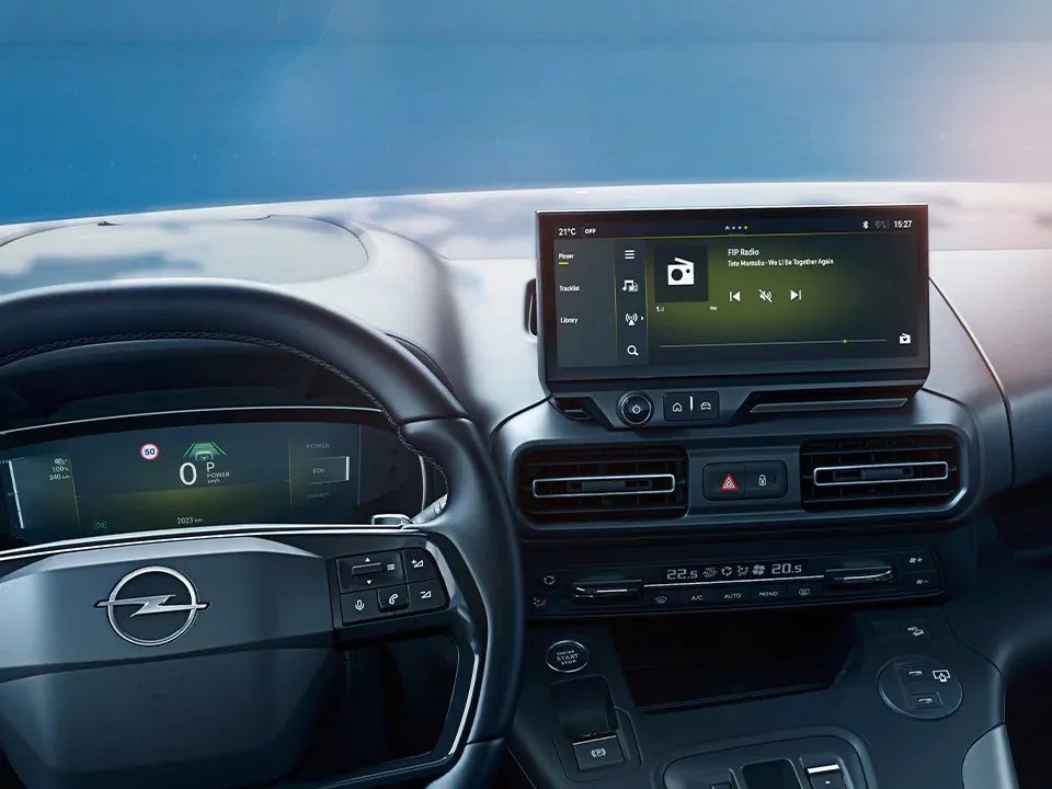 OPEL-COMBO-LIFE-MY2023-ICE-overview-partial-connectivity-4x3-ezgif.com-webp-to-jpg-converter (1).jpg