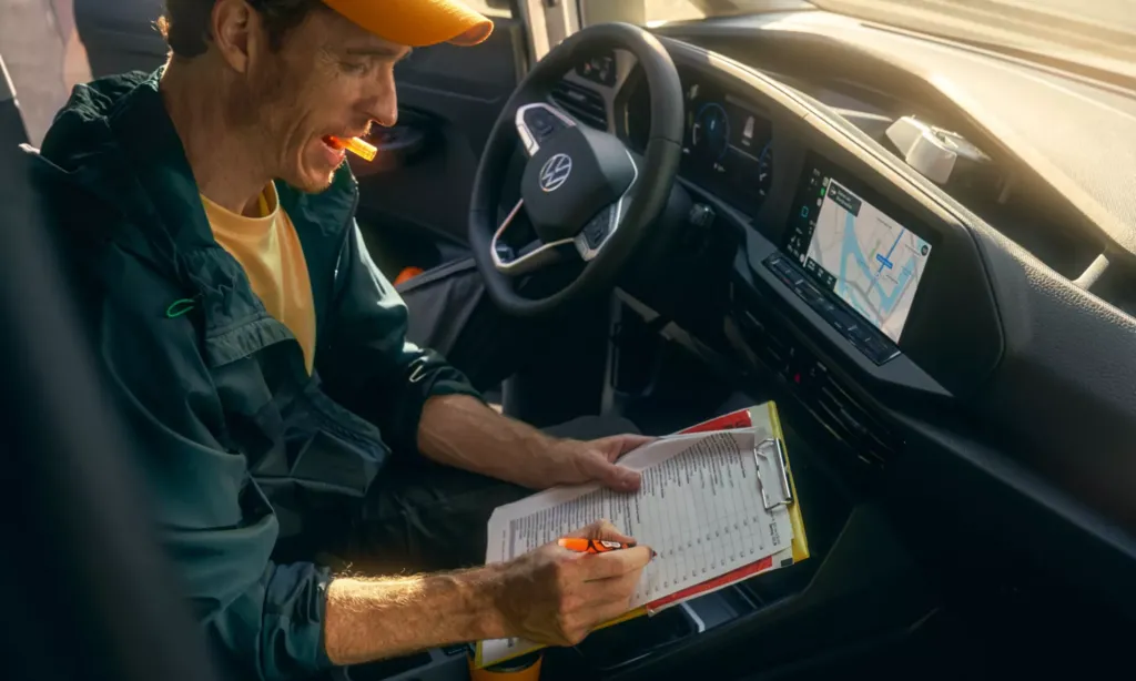 cdc0884-vw-caddy-cargo-drivers-workplace.webp