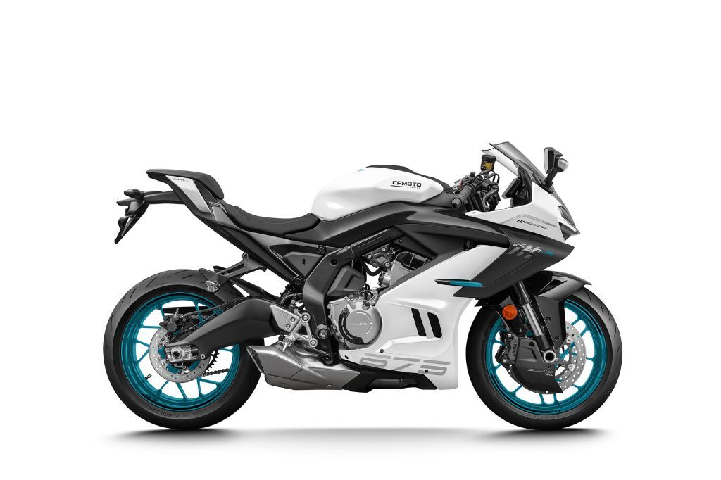 KATALOG - CFMOTO 675SR-S - nebula white 2025