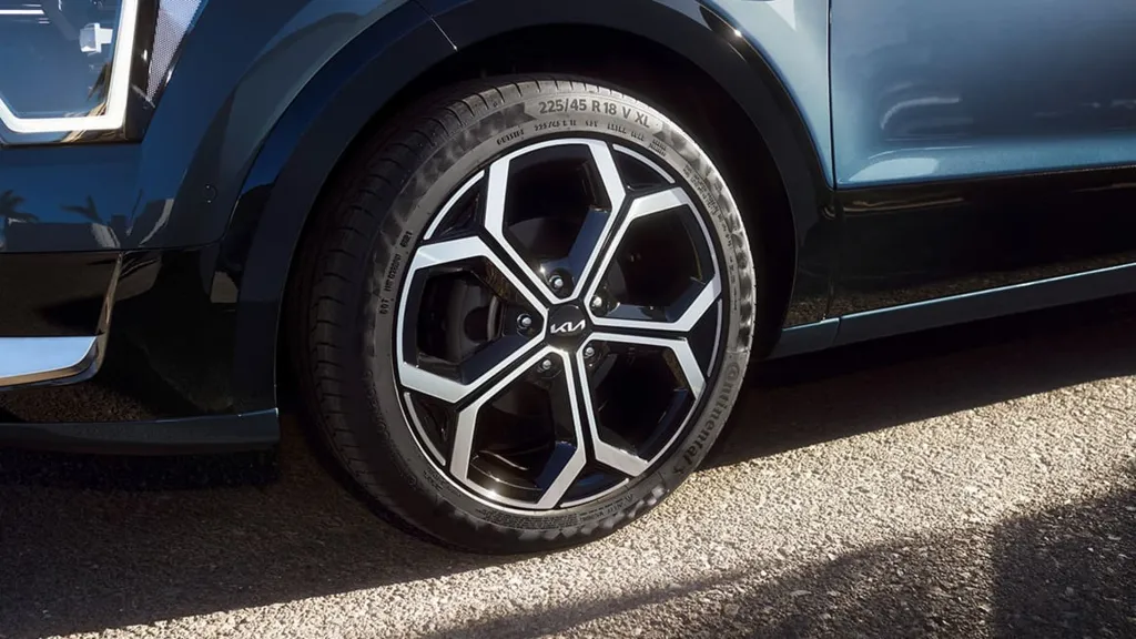 kia-niro-phev-my23-exterior-18inch-wheels.jpeg