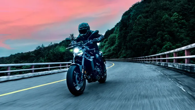 2024-Yamaha-MT09AS-EU-Tech_Black-Action-013-03