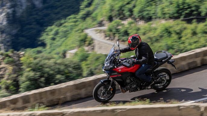 2025-Yamaha-MT09ATRS-EU-Redline-Action-003-03