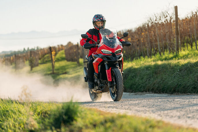 MY25_MULTISTRADA_V2_DYNAMIC _13__UC732476_Low