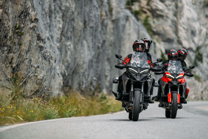 MY25_DUCATI_MULTISTRADA_V4S_DYN_ONLOCATION _100__UC692681_High