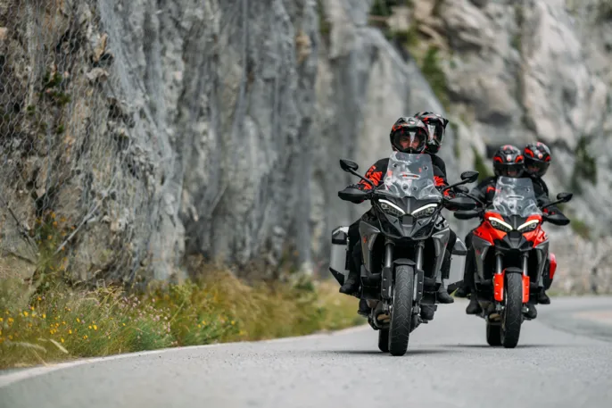 MY25_DUCATI_MULTISTRADA_V4S_DYN_ONLOCATION _100__UC692681_High