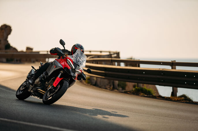 MY25_DUCATI_MULTISTRADA_V4S_DYN_ONLOCATION _146__UC692581_High