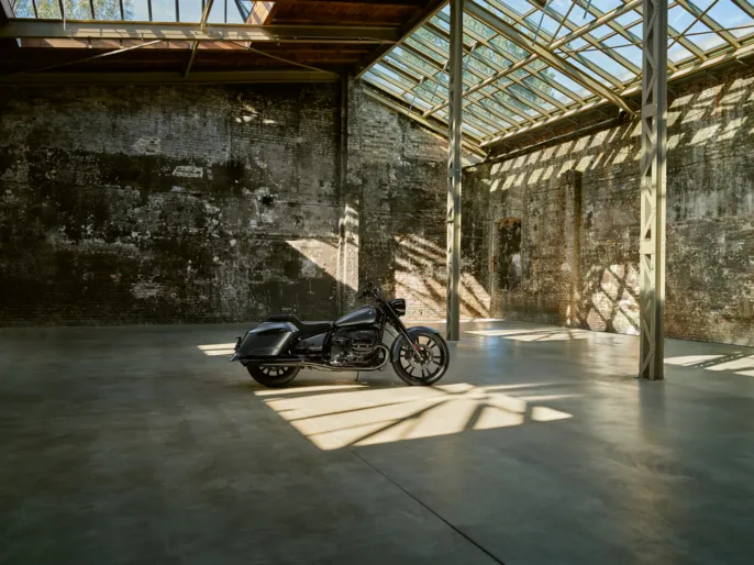 P90504652_highRes_bmw-r-18-roctane-05-