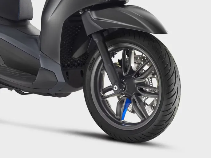 Piaggio_Beverly-400-S_Wall-img_1920x1440_Ruota-ant_1