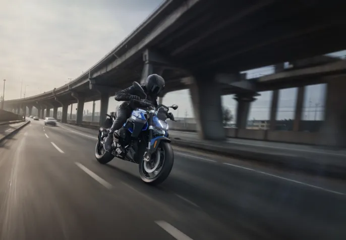 P90593382_highRes_the-new-bmw-r-1300-r