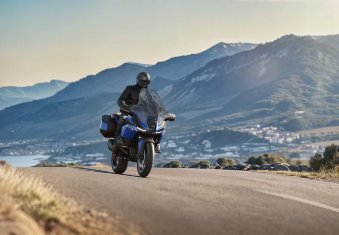P90596286_highRes_the-new-bmw-r-1300-r