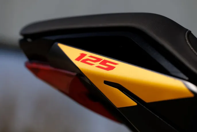 Aprilia-tuono-125-gallery_1920x1280-6