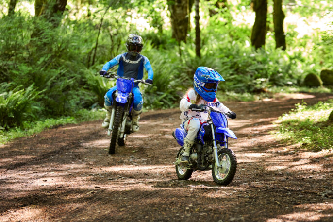 2026-Yamaha-TTR50-EU-Icon_Blue-Action-003-03