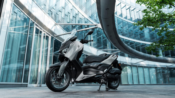 2026-Yamaha-XMAX125ASP-EU-Ceramic_Grey-Static-003-03