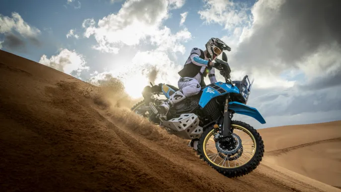2026-Yamaha-XTZ700SPR-EU-Sky_Blue-Action-008-03