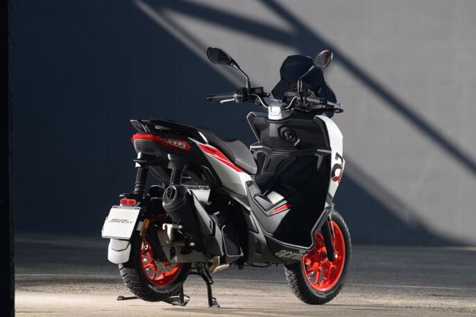 Aprilia_SR-GT-Sport-125_gallery_2_11zon