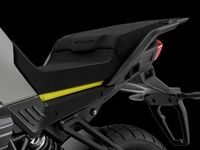 WI-Stelvio-1000-Grigio-Climbing-D-1920x1440-B