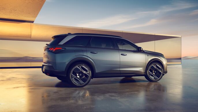 PEUGEOT_E_5008_SHOWROOM_PLUGIN_HYBRID_D_2030x1146-ezgif.com-avif-to-jpg-converter