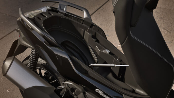 P90571764_highRes_the-new-bmw-c-400-gt