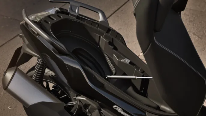 P90571764_highRes_the-new-bmw-c-400-gt