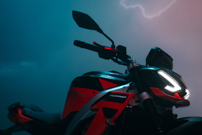 08-Aprilia-Tuono-457