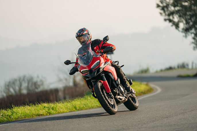 MY25_MULTISTRADA_V2_DYNAMIC _28__UC732440_Low