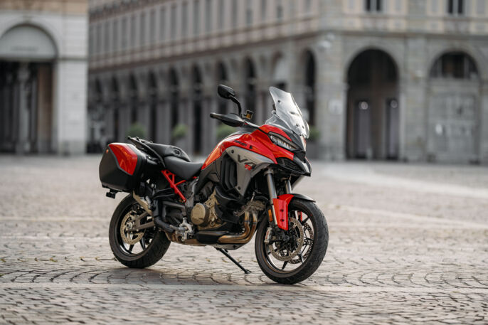 MY25_DUCATI_MULTISTRADA_V4S_DYN_ONLOCATION _150__UC692584_High