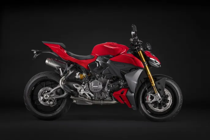 MY25_Ducati_Streetfighter_V2_S_002_UC721592_High