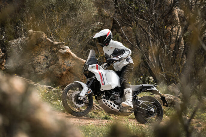 MY22_Ducati_Desert_X_291_UC386406_High