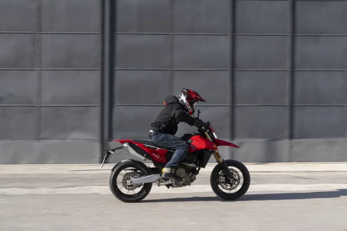 MY24_HYPERMOTARD_698_MONO_DYN _72__UC575995_High
