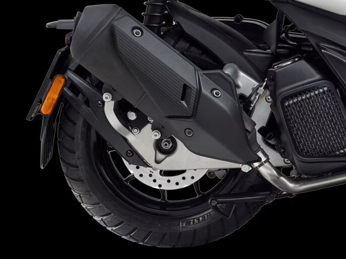 Aprilia_SR-GT_close-up_900x675_ruota-post_1