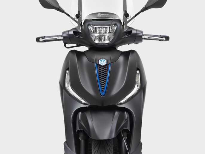 Piaggio_Beverly-400-S_Wall-img_1920x1440_Frontale_1