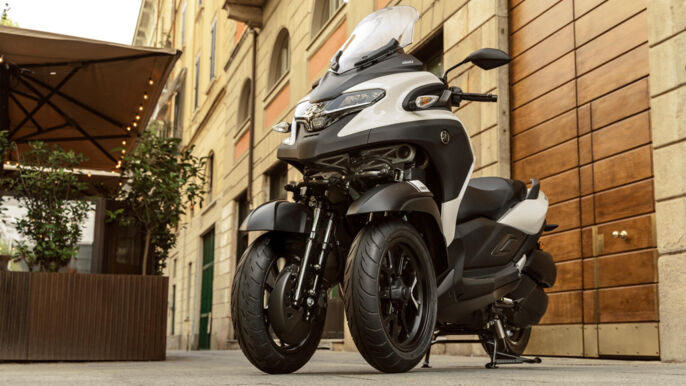 2025_YAM_LMW300YM_EU_WM6_STA_006_03_preview