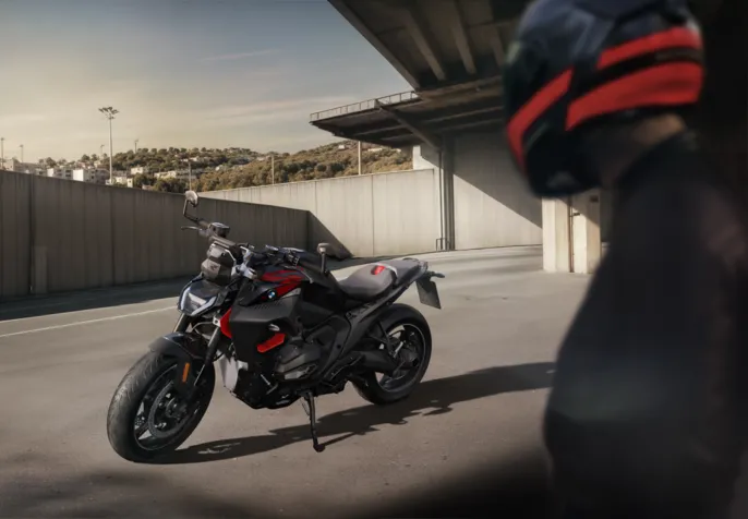 P90593377_highRes_the-new-bmw-r-1300-r