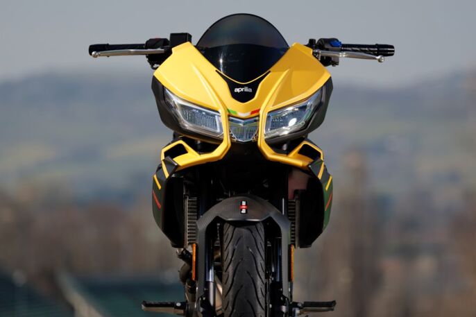Aprilia_tuono-125_gallery_1920x1280_3
