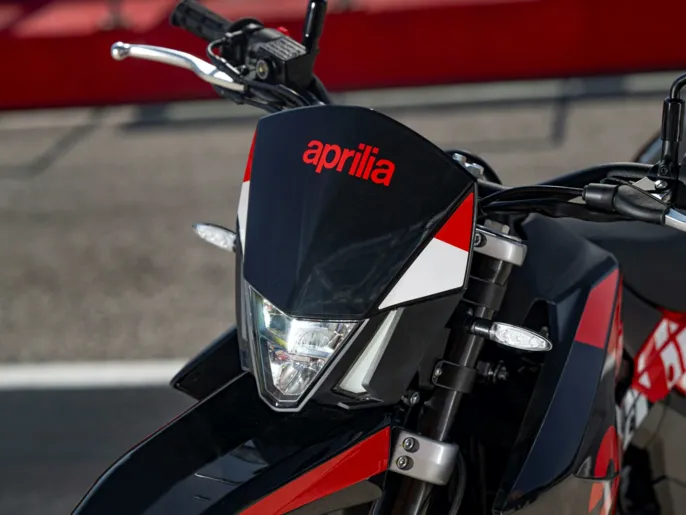 aprilia-sx-wall-image-1920x1440-2