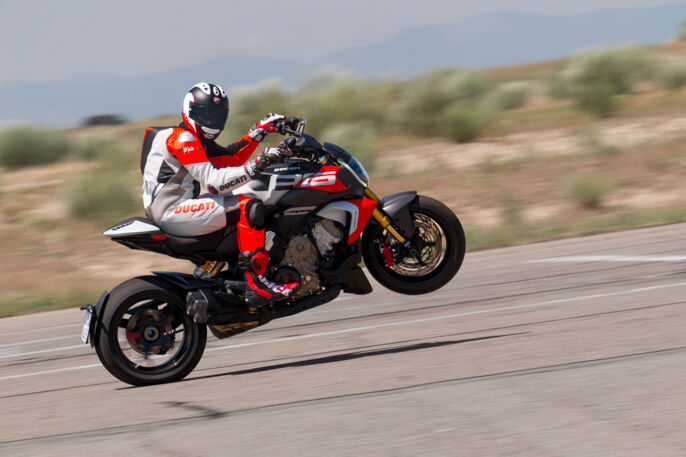 MY26_DIAVELV4_RS_DYNAMIC _7__UC843612_High