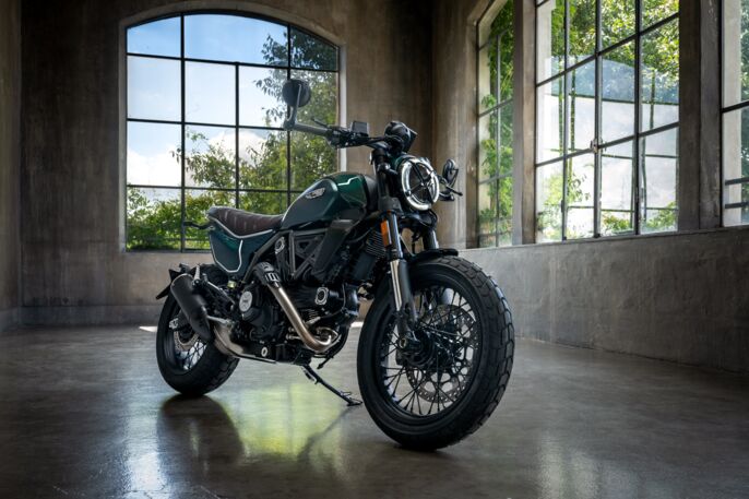 MY26_SCRAMBLER_NIGHTSHIFT_EMERALDGREEN _4__UC852230_High