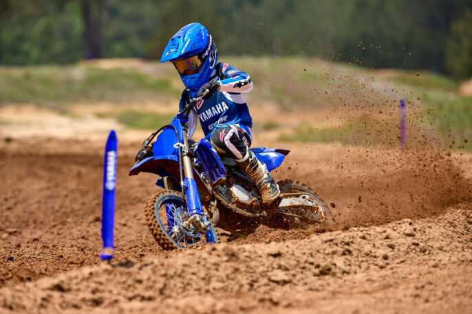 2026-Yamaha-YZ65-EU-Icon_Blue-Action-002-03