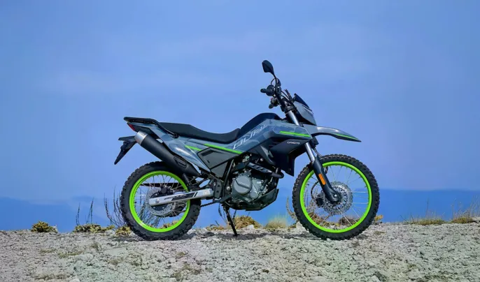 250DUAL_Outdoors_a00