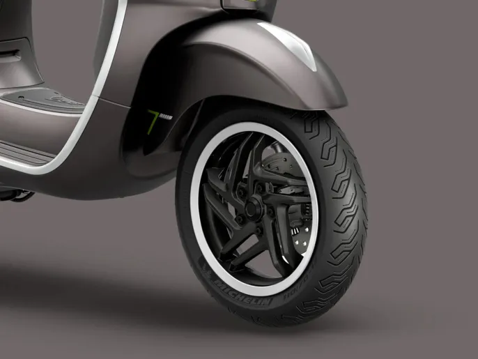 WI-Vespa-Primavera-Tech-125-D-1920x1440-B