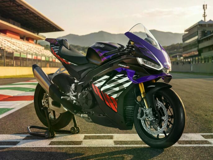 WI-Aprilia-RSV4-Factory-D-1920x1440-A