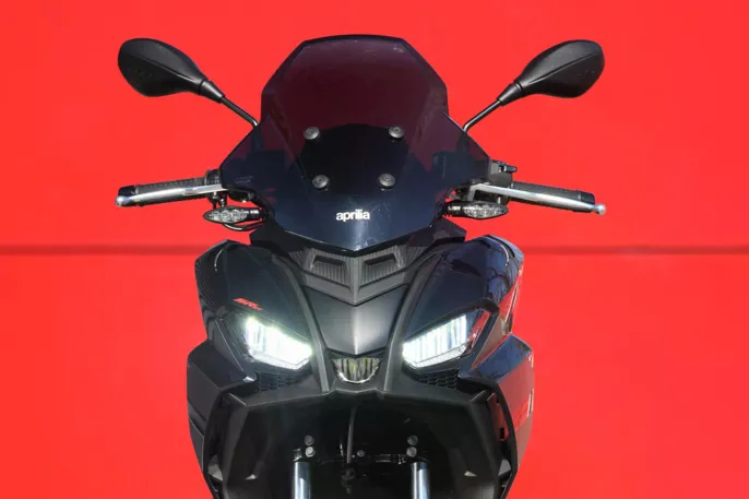 Aprilia_SR+GT_200_gallery_2