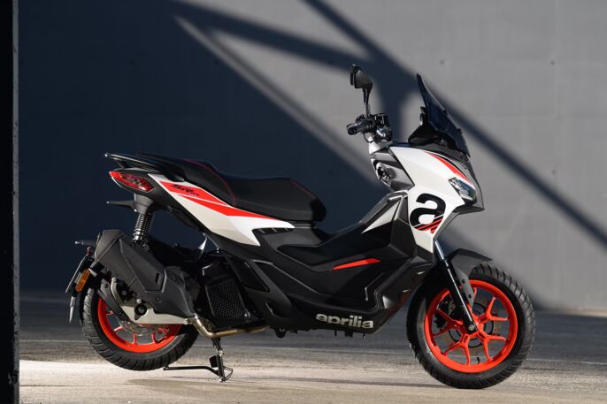 Aprilia_SR-GT-Sport-125_gallery_1_11zon