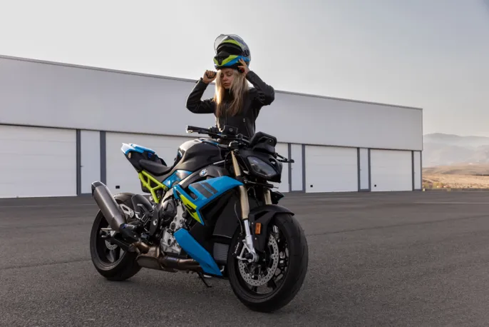P90572556_highRes_the-new-bmw-s-1000-r