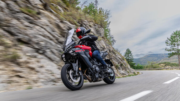 2025-Yamaha-MT09ATRS-EU-Redline-Action-001-03