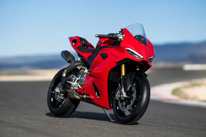 MY25_Ducati_Panigale_V2_S_070_UC721719_High