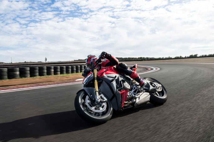 MY25_STREETFIGHTER_V4S_DYN _22__UC731704_High